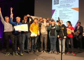 beste-redesign,-skulptur-av-metallskrap,-gol-skule