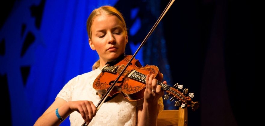 Helga Myhr kan bli Årets unge folkemusiker 2018