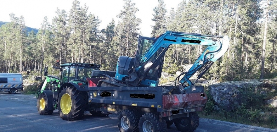 Usikra gravemaskin, unnaluring, slitte dekk og slitte lastestroppar Usikra gravemaskin, unnaluring, slitte dekk og slitte lastestroppar