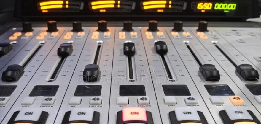 SPLEIS! Oppgradering av lydmikser i studio SPLEIS! Oppgradering av lydmikser i studio